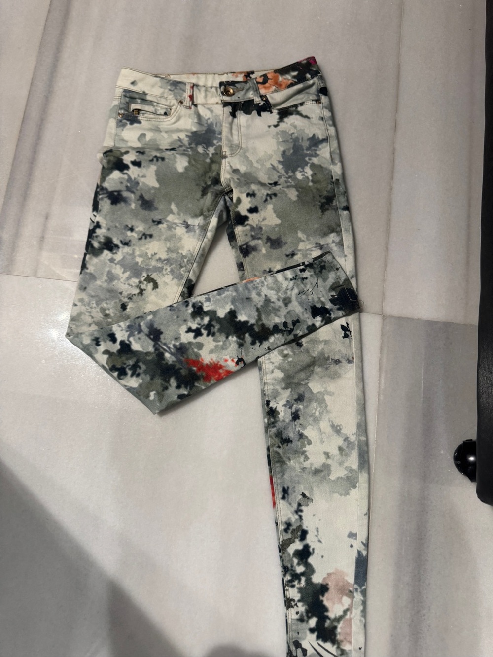 Zara Women’s Skinny Jeans in Watercolor Print